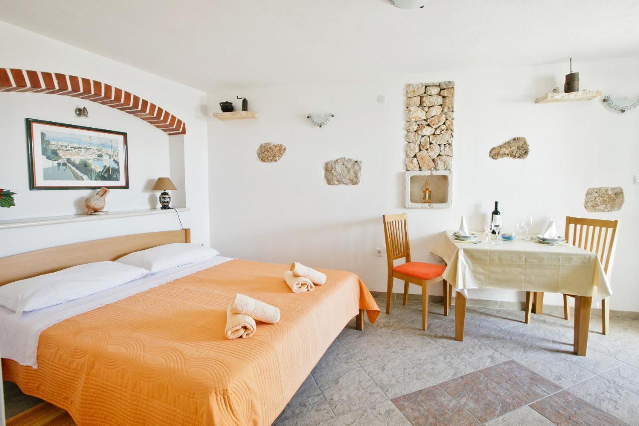 Paradise Stone Apartments بول الغرفة الصورة